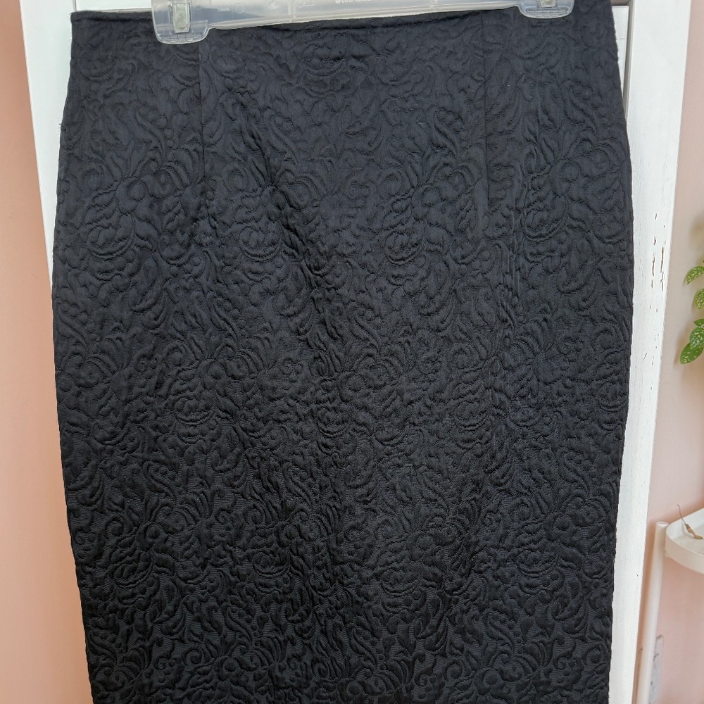 Louben skirt, size 10, black, embossed fabric, very elegant